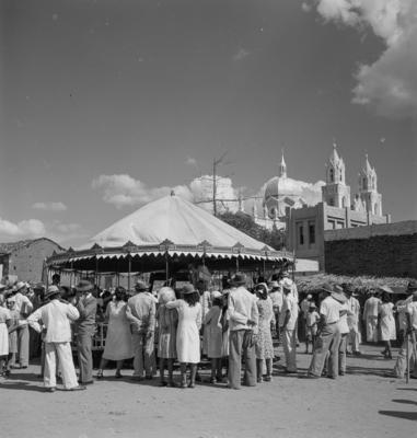 Canindé, romeiros em brinquedos de parque de diversões