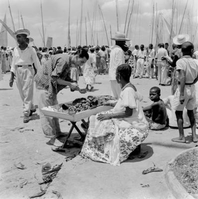 Vendedora de acarajé na procissão de Nosso Senhor dos Navegantes