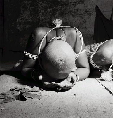 Ritual de candomblé de iniciação das filhas-de-santo