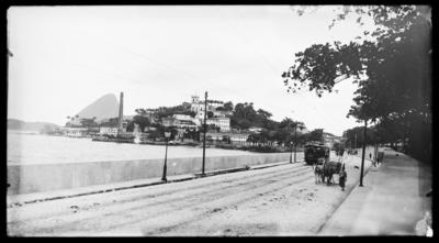 Avenida Beira-Mar; ao fundo; a Igreja de Nossa Senhora da Glória do Outeiro