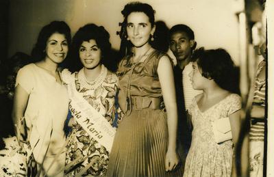 Ângela Maria e fãs