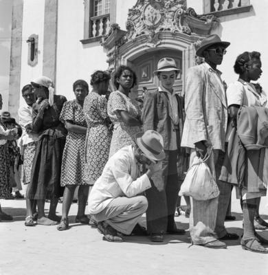 Romaria - Jubileu do Santuário Diocesano do Bom Jesus de Matosinhos - fiéis no adro da basílica
