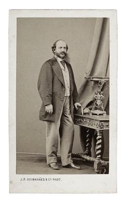 Retrato de homem (em pé)