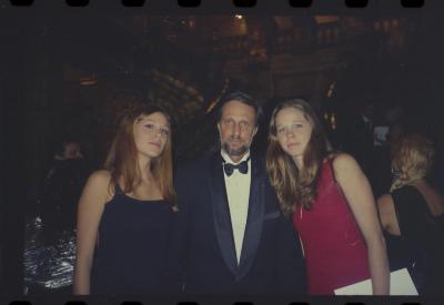 Jorge Bodanzky com as filhas Alice e Anna Bodanzky na premiação do filme "Bicho de Sete Cabeças", dirigido por Laís Bodanzky
