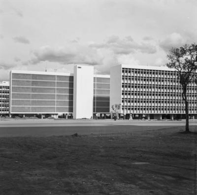Edifícios residenciais projetados para os Institutos de Aposentadoria e Pensões