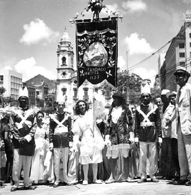Desfile do bloco carnavalesco CM Banhistas do Pina