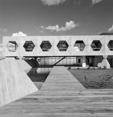 Residência para Ministro de Estado, projetada por João Filgueiras Lima