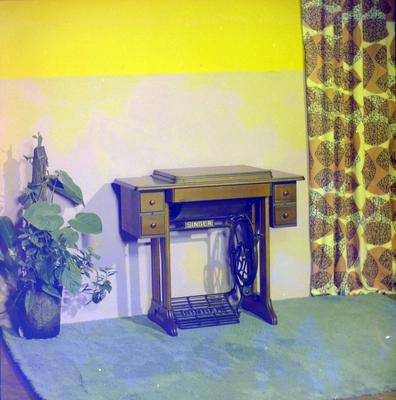 Campanha publicitária da agência J. Walter Thompson para máquina de costura Singer