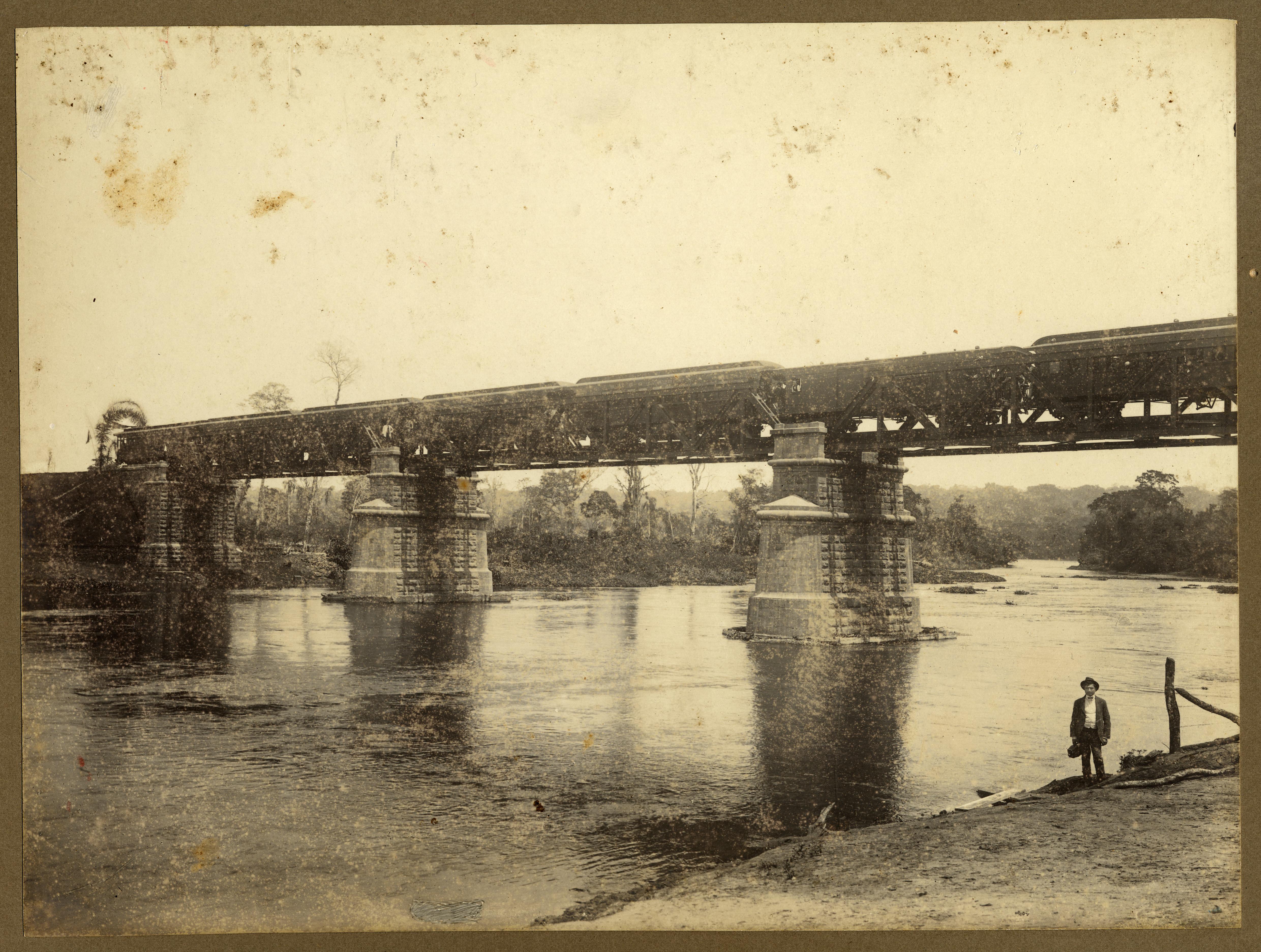 Ponte sobre o rio Pardo