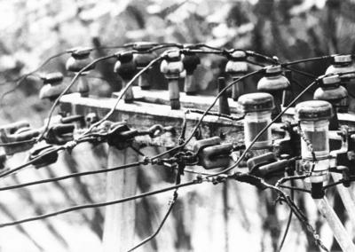 Paranoia: "...fios telefônicos cruzam-se no meu esôfago"