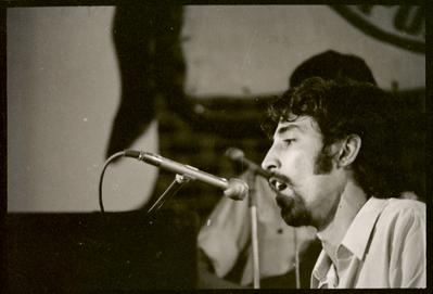 Ivan Lins ao microfone