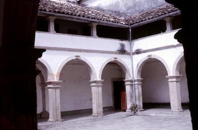 Convento Franciscano de Santa Maria Madalena - claustro, atual Museu de Arte Sacra