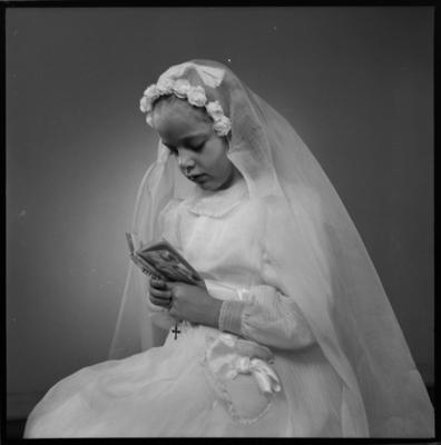 Primeira comunhão - criança não identificada