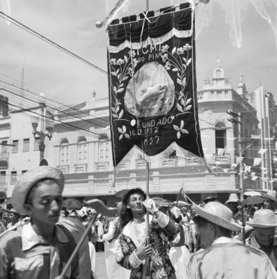 Desfile do bloco carnavalesco CM Banhistas do Pina