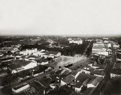 Vista de Bélem, vendo-se o Teatro da Paz