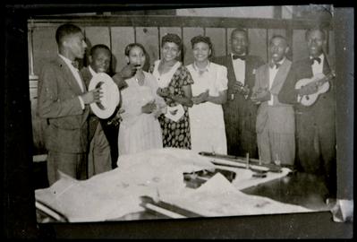 Grupo de sambistas (reprodução)