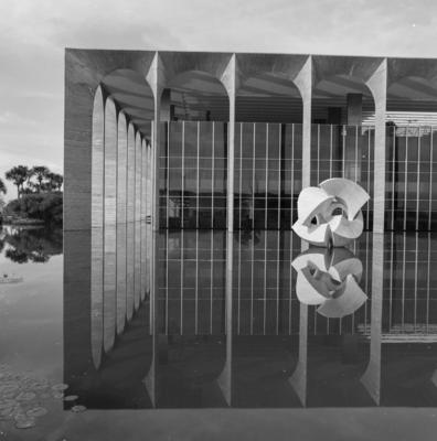 "O Meteoro", escultura de Bruno Giorgi