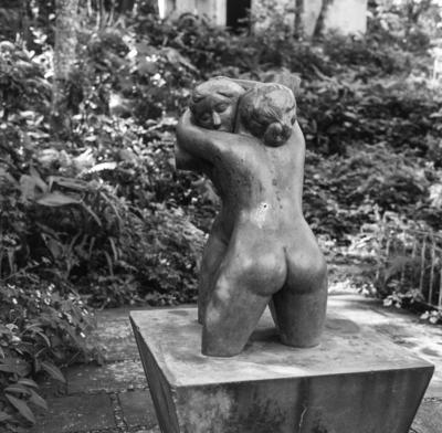 Esculturas de Alfredo Ceschiatti, "O Abraço".