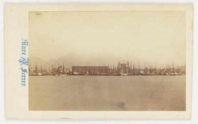 Arredores da Praça XV de Novembro e Igreja da Candelária; vistos da Baía da Guanabara