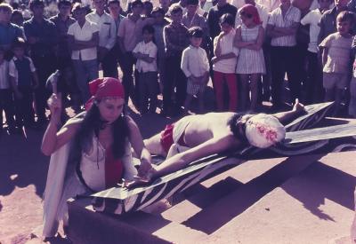 Cena do filme "O Profeta da Fome", de Maurice Capovilla. No centro, José Mojica Martins
