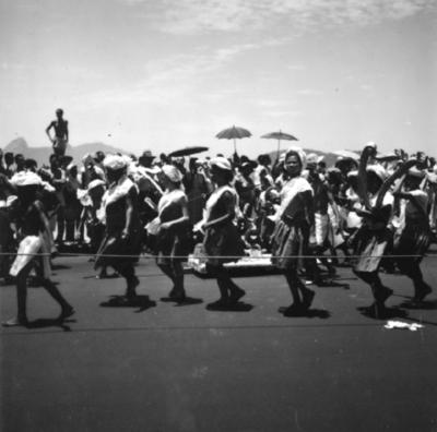 Desfile de blocos no Banho de Mar à Fantasia