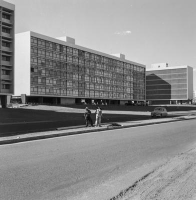 Edifícios residenciais projetados para os Institutos de Aposentadoria e Pensões