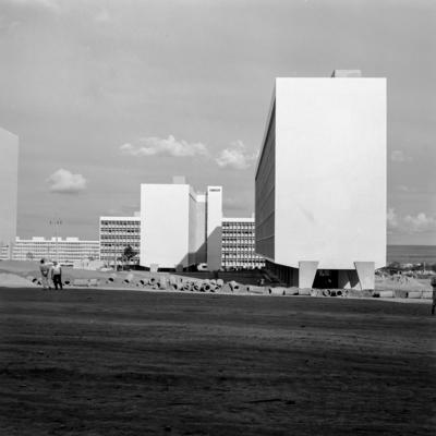 Edifícios residenciais projetados para os Institutos de Aposentadoria e Pensões