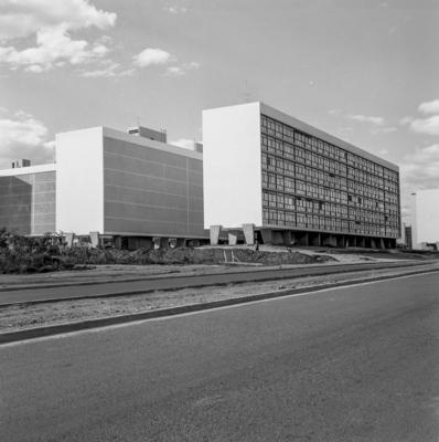 Edifícios residenciais projetados para os Institutos de Aposentadoria e Pensões