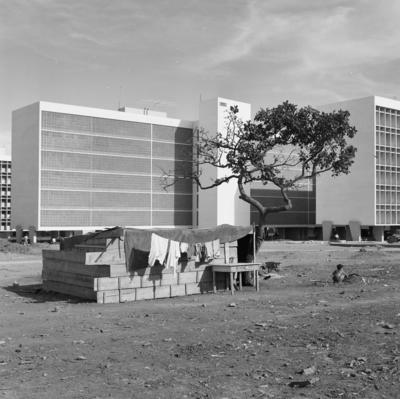 Edifícios residenciais projetados para os Institutos de Aposentadoria e Pensões