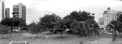 Praça na avenida Luís Carlos Berrini