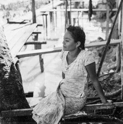 Rio Guamá, mulher em palafitas flutuantes