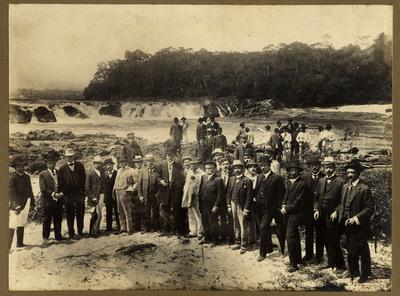 Presidente do Estado de São Paulo e comitiva na ilha de Salto Grande
