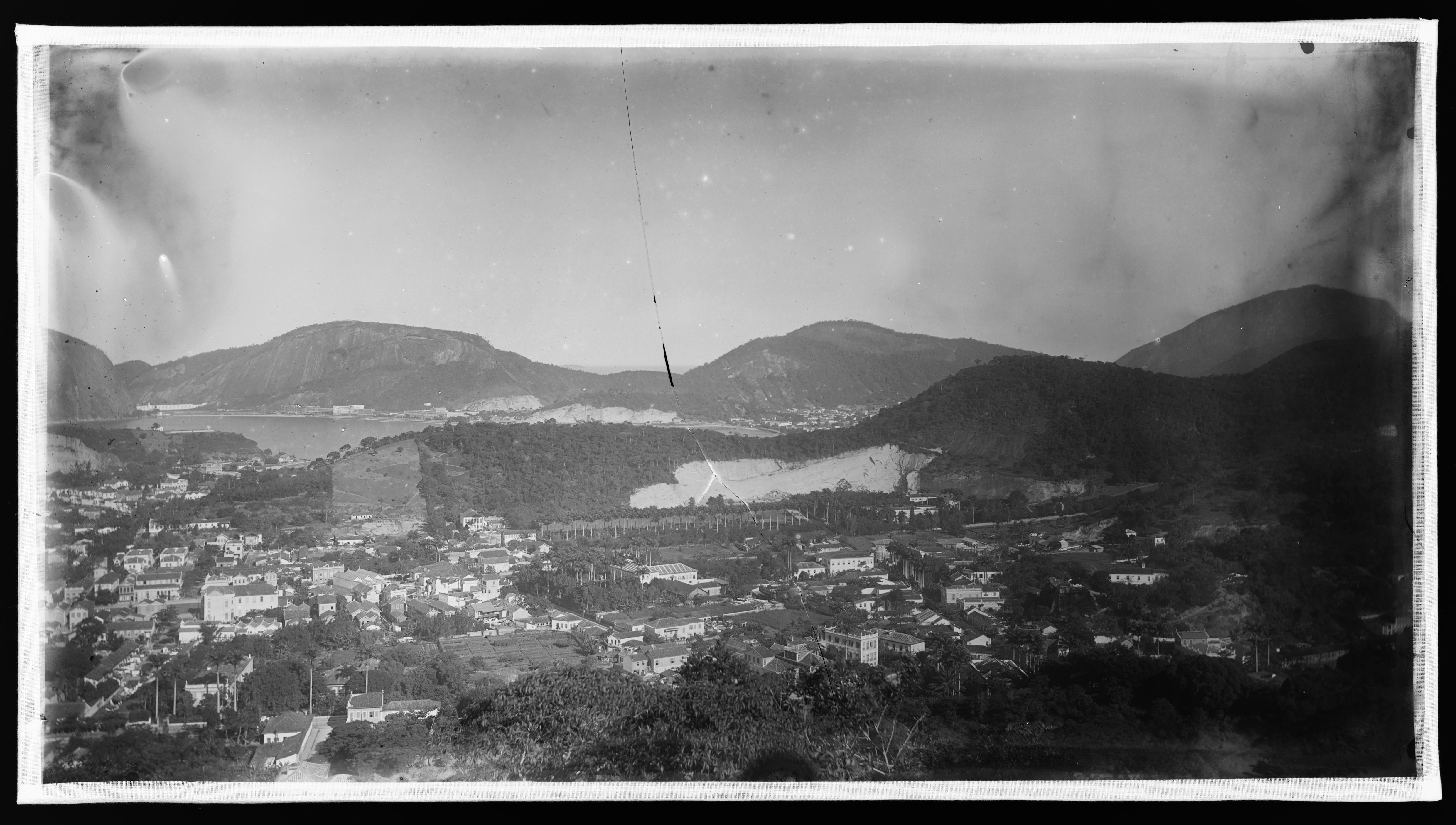 Panorama dos bairros de Botafogo, Flamengo e Laranjeiras; tomado do Catete