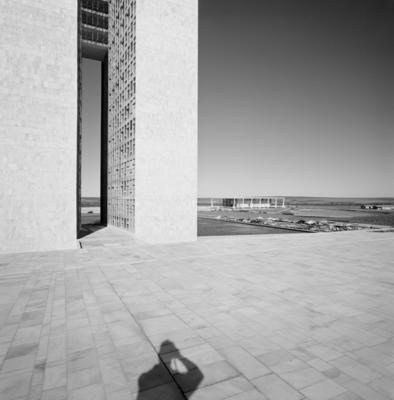 Congresso Nacional, vendo-se a sombra do fotógrafo Marcel Gautherot