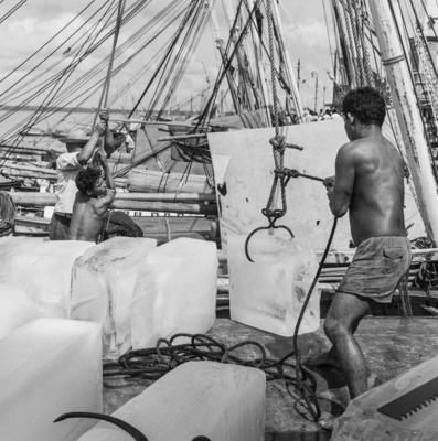 Rio Guamá, pescadores em barco