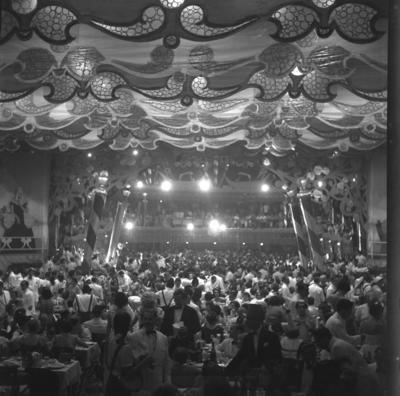 Baile de carnaval no Theatro Municipal do Rio de Janeiro com o tema Baile em Veneza