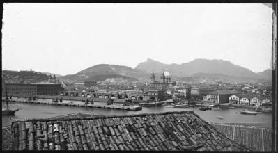 Vista do centro da cidade; a partir da Ilha das Cobras