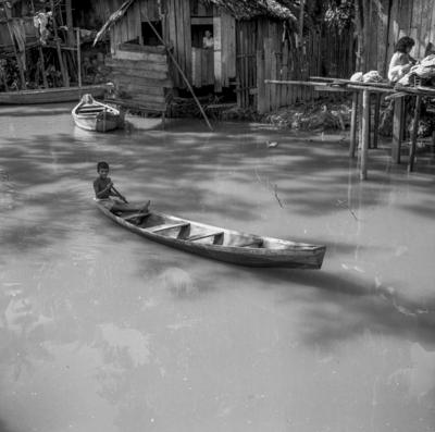 Vila da Barca, palafitas flutuantes