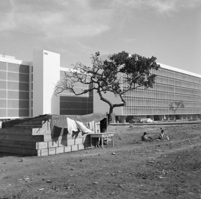 Edifícios residenciais projetados para os Institutos de Aposentadoria e Pensões