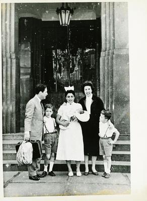 Jair Amorim com mulher e filhos