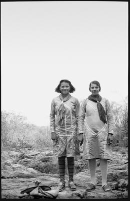 Adília, companheira do cangaceiro Canário, e Sila, companheira de Zé Sereno,grávida