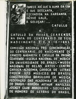 Placa em homenagem a Catullo e Nazareth