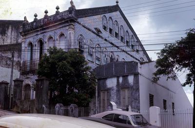 Casas ecléticas com oitão