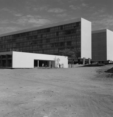 Edifícios residenciais projetados para os Institutos de Aposentadoria e Pensões