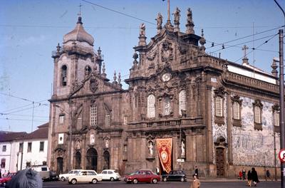 Igreja das Carmelitas e Igreja do Carmo (à direita)