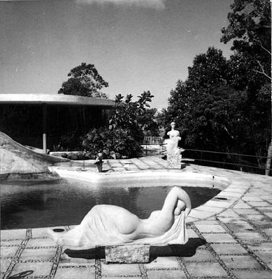 Esculturas de Alfredo Ceschiatti, "Mulher recostada"