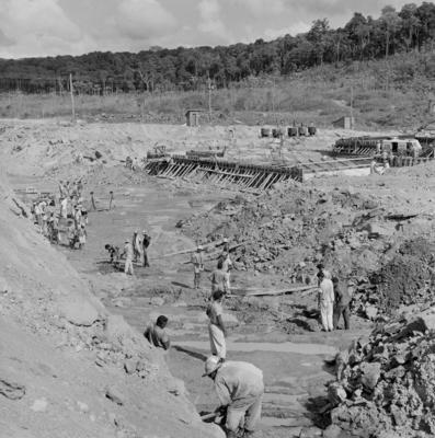Cachoeira do Paredão, campo de obras da hidrelétrica Coaracy Nunes
