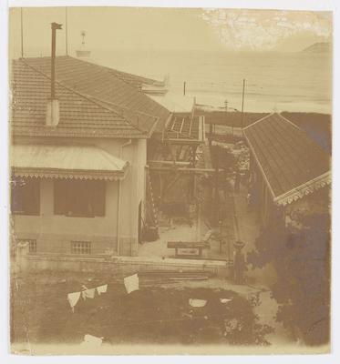 Residência da família Barreira Vianna; ao fundo, parte das Ilhas Cagarras