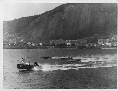 Corrida de barcos na Baía de Guanabara
