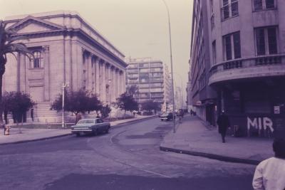 No muro, "MIR" (Movimento de Esquerda Revolucionária)